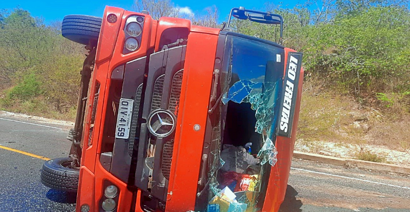 Fam Lia Fica Ferida Ap S Caminh O Capotar Em Ladeira No Piau Conecta