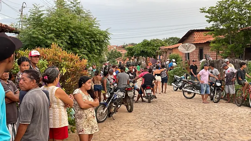 Homem é morto a tiros em quintal na frente da sua casa em Elesbão