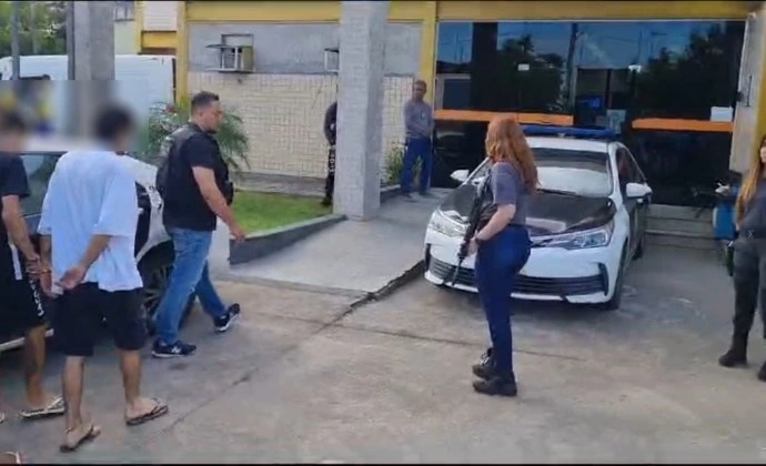 Polícia prende traficantes que torturaram homem e arrastaram seu corpo