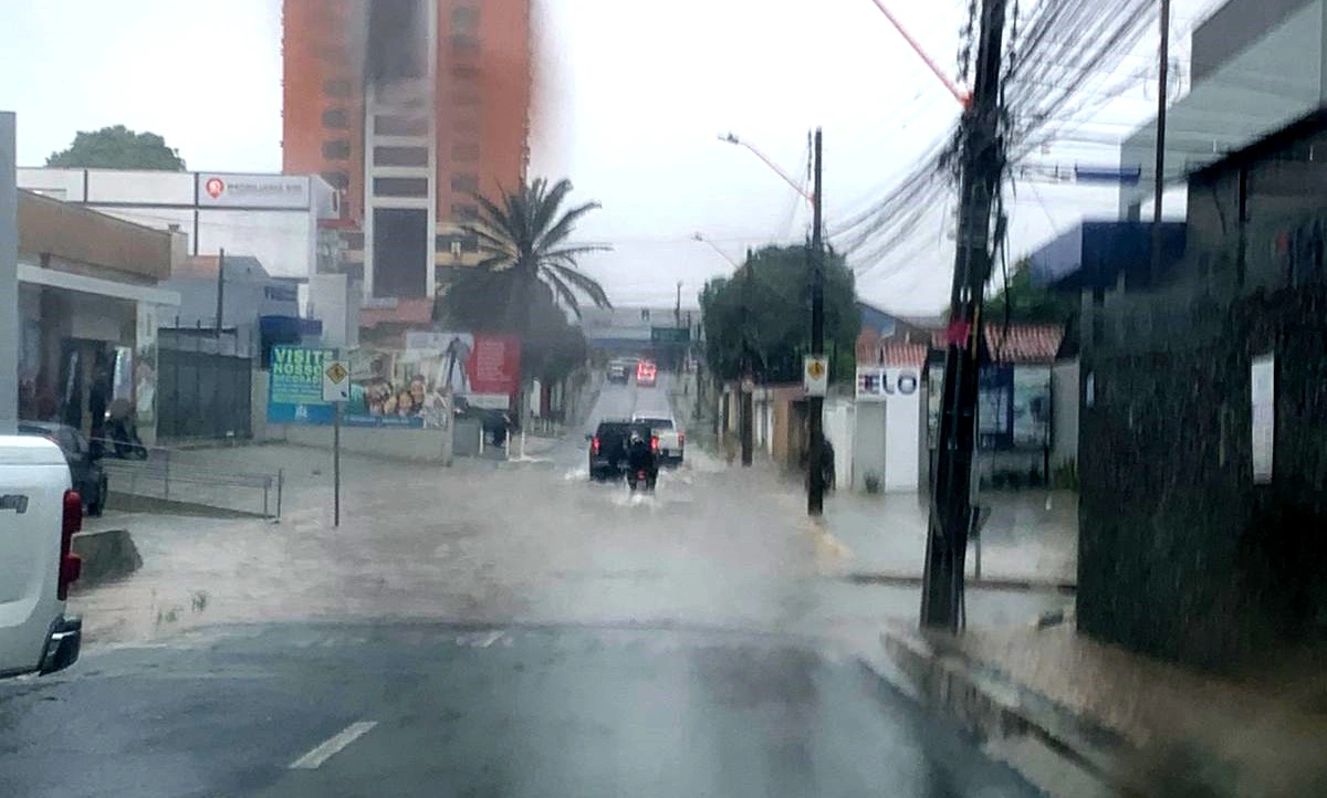 Chuva Intensa Em Teresina Causa Alagamentos E Congestionamento Em