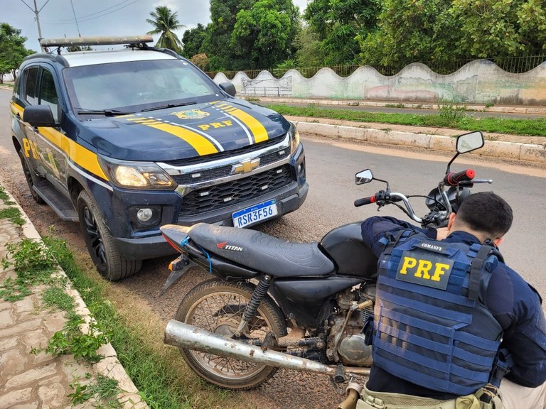 PRF apreende motocicleta adulterada em cidade do Piauí condutor foi