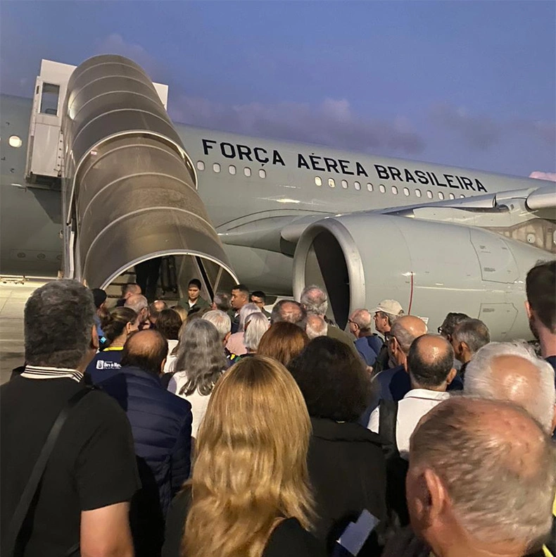 Avião chegou a Brasília trazendo 211 brasileiros