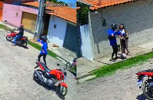 Bandidos usando motocicletas fazem arrastão na zona Sudeste de Teresina (Foto: Reprodução)