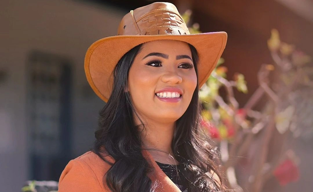 Cantora Sthefany Absoluta