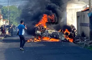 Caso destruído pelas chamas (Foto: Reprodução)