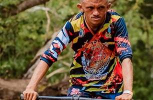 Ciclista morre após colidir com moto (Foto: Reprodução) Ciclista morre após colidir com moto (Foto: Reprodução)