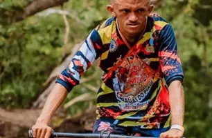 Ciclista morre após colidir com moto (Foto: Reprodução)