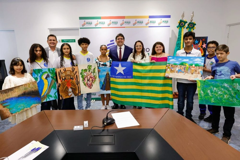 Governador Rafael Fonteles recebeu os estudantes no Palácio de Karnak