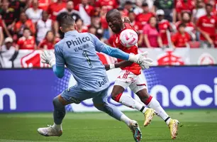 Internacional humilha Santos em goleada histórica no brasileirão (Foto: Maxi Franzoi / AGIF)
