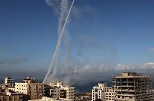 Israel declara guerra após ataque aéreo do Hamas ter deixado vários mortos (Foto: AHMAD GHARABLI / AFP)