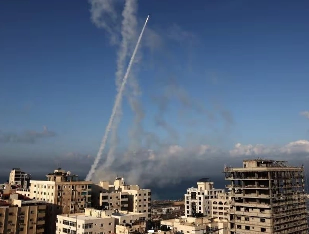 Israel declara guerra após ataque aéreo do Hamas ter deixado vários mortos