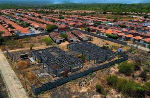 Obra da creche parada no residencial Eduardo Costa (Foto: Reprodução) Obra da creche parada no residencial Eduardo Costa (Foto: Reprodução)