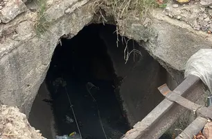População reclama de galerias sem proteção e a céu aberto na zona Sul de Teresina (Foto: Josué Melo / Conecta Piauí)
