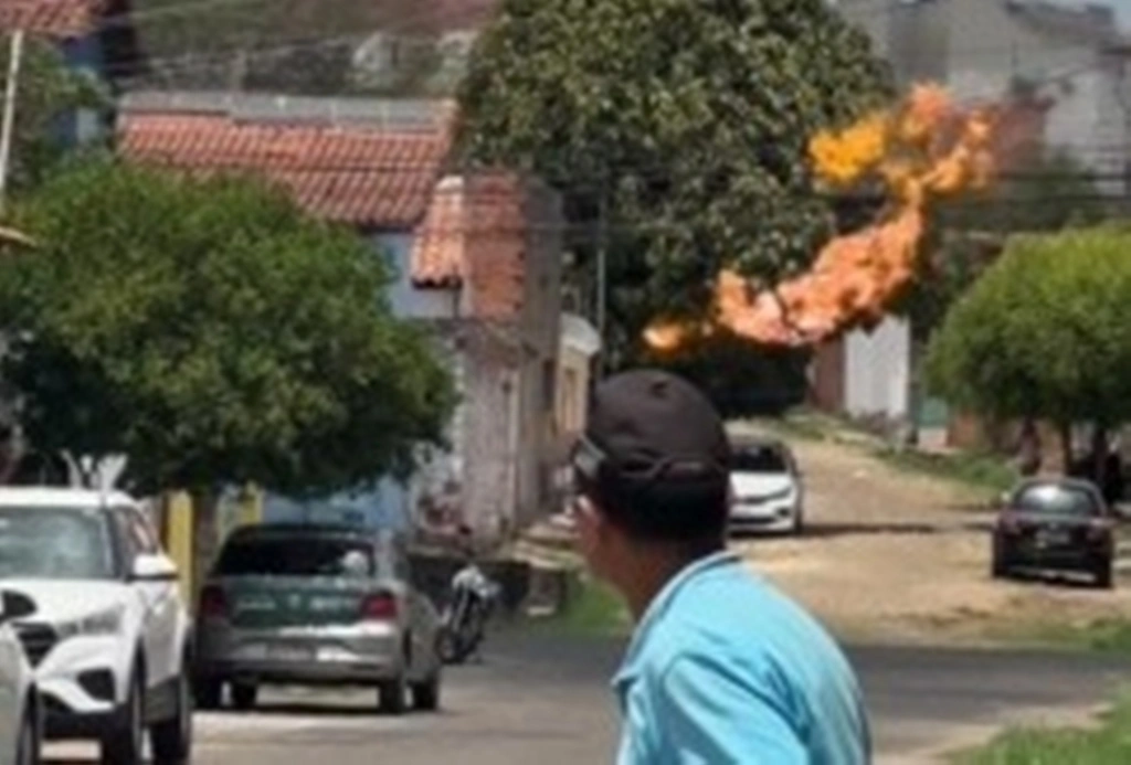 Poste da Equatorial explode em bairro da zona Sudeste de Teresina
