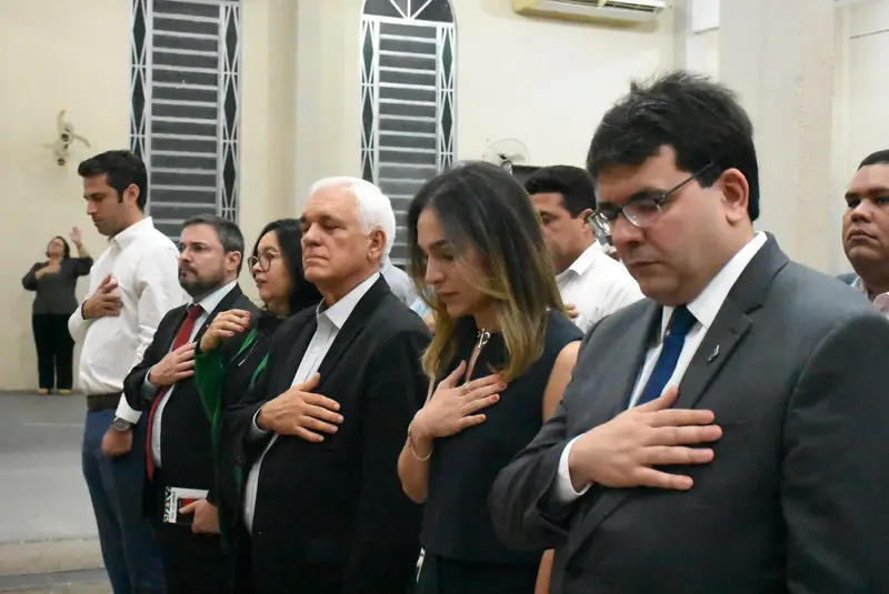 Rafael Fonteles Inicia Solenidades Do Dia Do Piauí Com Culto Em Igreja ...