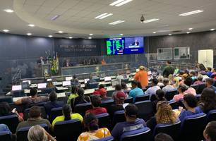 Sessão plenária para votação em caráter de urgência da legalização de ambulantes no Centro (Foto: Eduardo Amorim/Conecta Piauí) Sessão plenária para votação em caráter de urgência da legalização de ambulantes no Centro (Foto: Eduardo Amorim/Conecta Piauí)