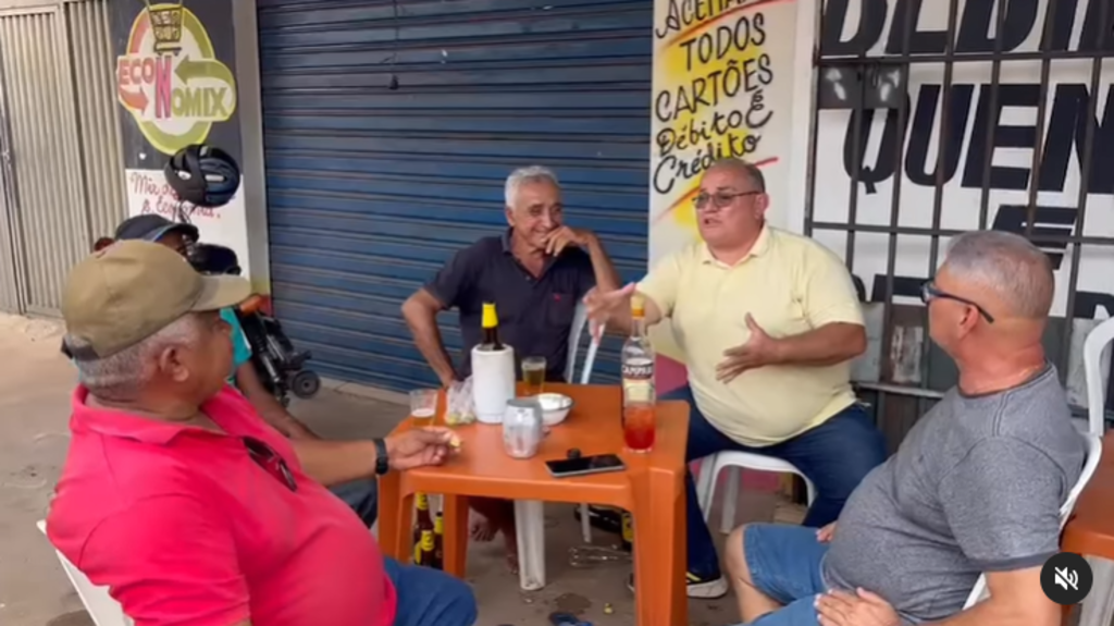 Antônio José Lira na mesa de bar