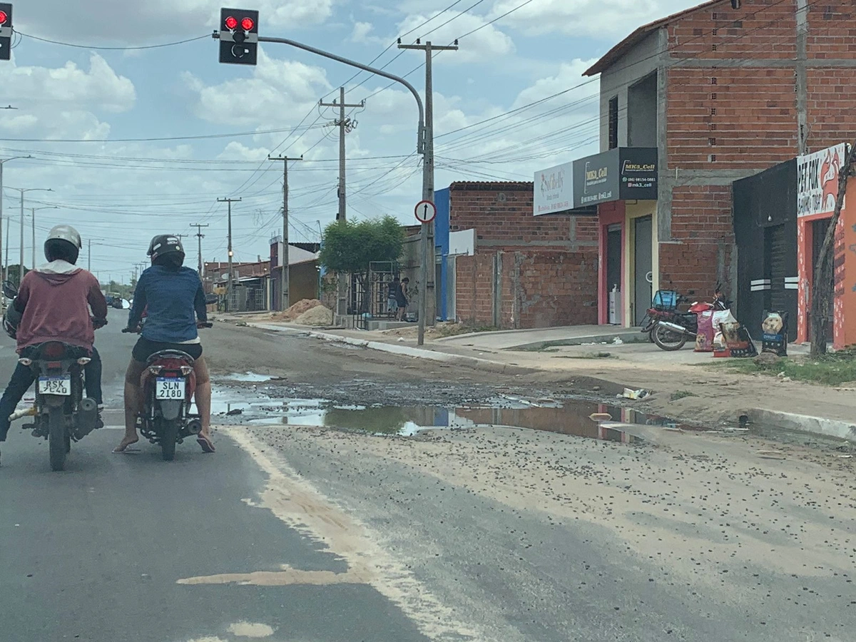 Buracos em avenida importante na zona Norte de Teresina diversos transtornos