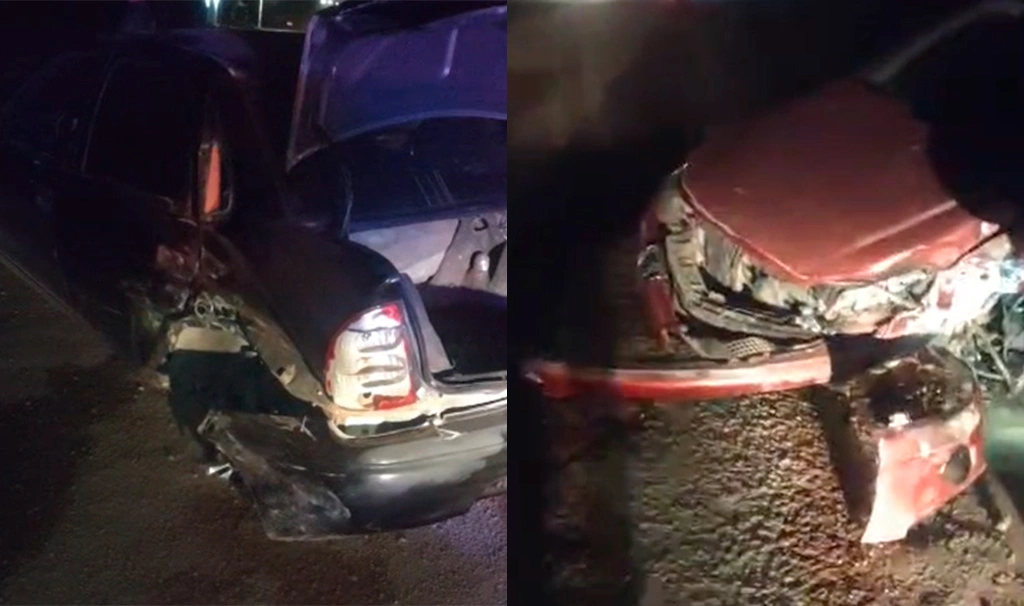 Carros ficaram parcialmente destruídos