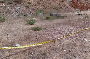 Corpo é encontrado em estado de decomposição perto do teatro da Jacinta Andrade (Foto: Reprodução)