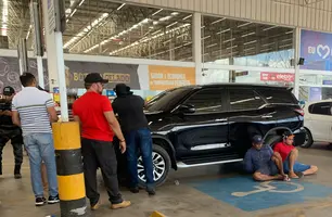 Dupla é presa em posse de SW4 com documento clonado no litoral do Piauí (Foto: Renato Carlos/Conecta Piauí)