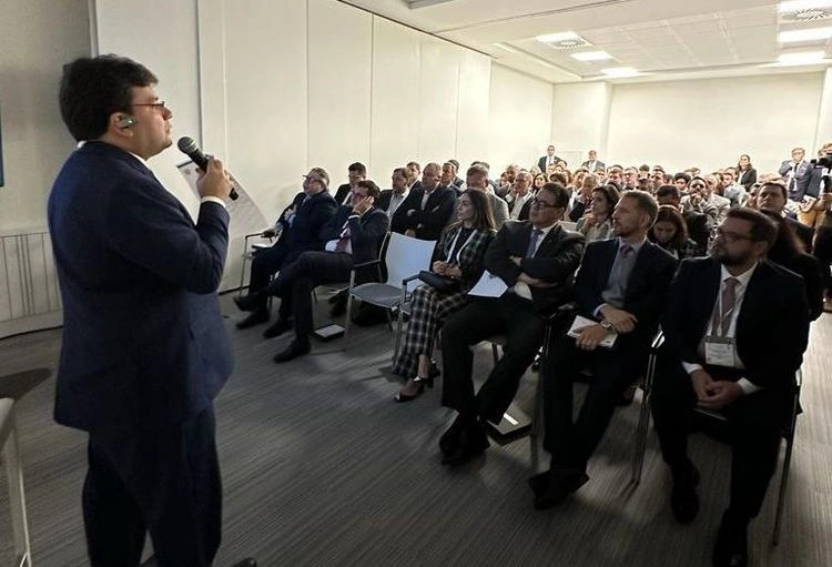 Governador apresenta potencial do Piauí em feira de hidrogênio verde na Bélgica