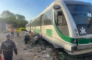 Metrô descarrila com mais de 300 passageiros a bordo na zona Sul de Teresina (Foto: Tiago Moura/Conecta Piauí)