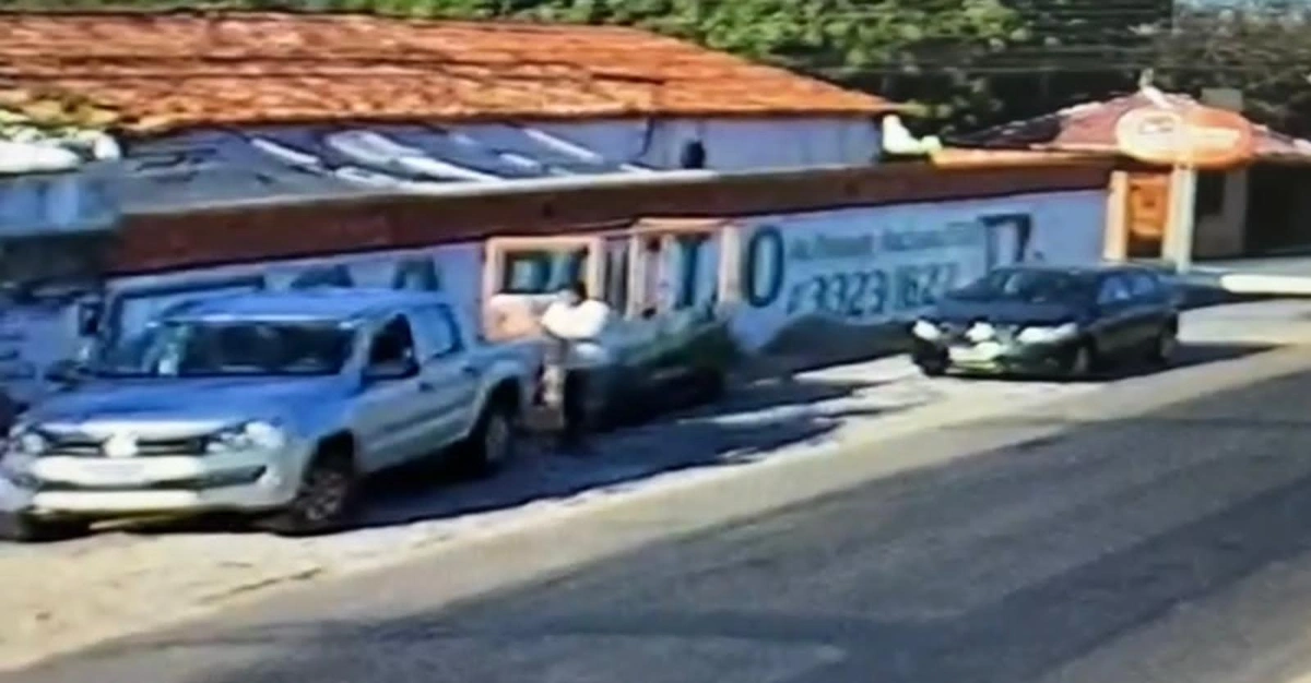 Momento que o trailer é roubado