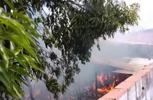 Mulher com ciúmes do marido incendeia casa na zona Norte de Teresina (Foto: Divulgação)
