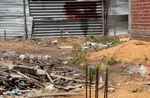 Obra abandonada do Mercado do Renascença II (Foto: Tiago Moura / Conecta Piauí)