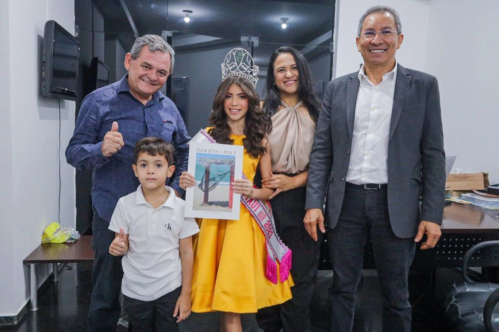 Paulo Barros, família de Ester Orsano e o coordenador de Comunicação do Piauí, Mussoline Guedes