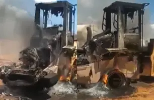 Trabalhador sai para almoçar e encontra trator em chamas no Piauí (Foto: Reprodução)