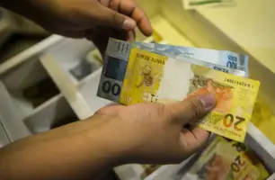 Aproximadamente 76,6% das famílias brasileiras estão endividadas, mostra CNC (Foto: Marcello Casal Jr/Agência Brasil)