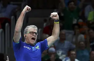 Bernadinho celebra a vitória na final das Olimpíadas do Rio (Foto: Reprodução/Reuters)