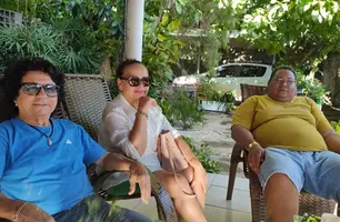 Cantor Bartô Galeno está em Timon e visita o jornalista Elias Lacerda (Foto: Reprodução)