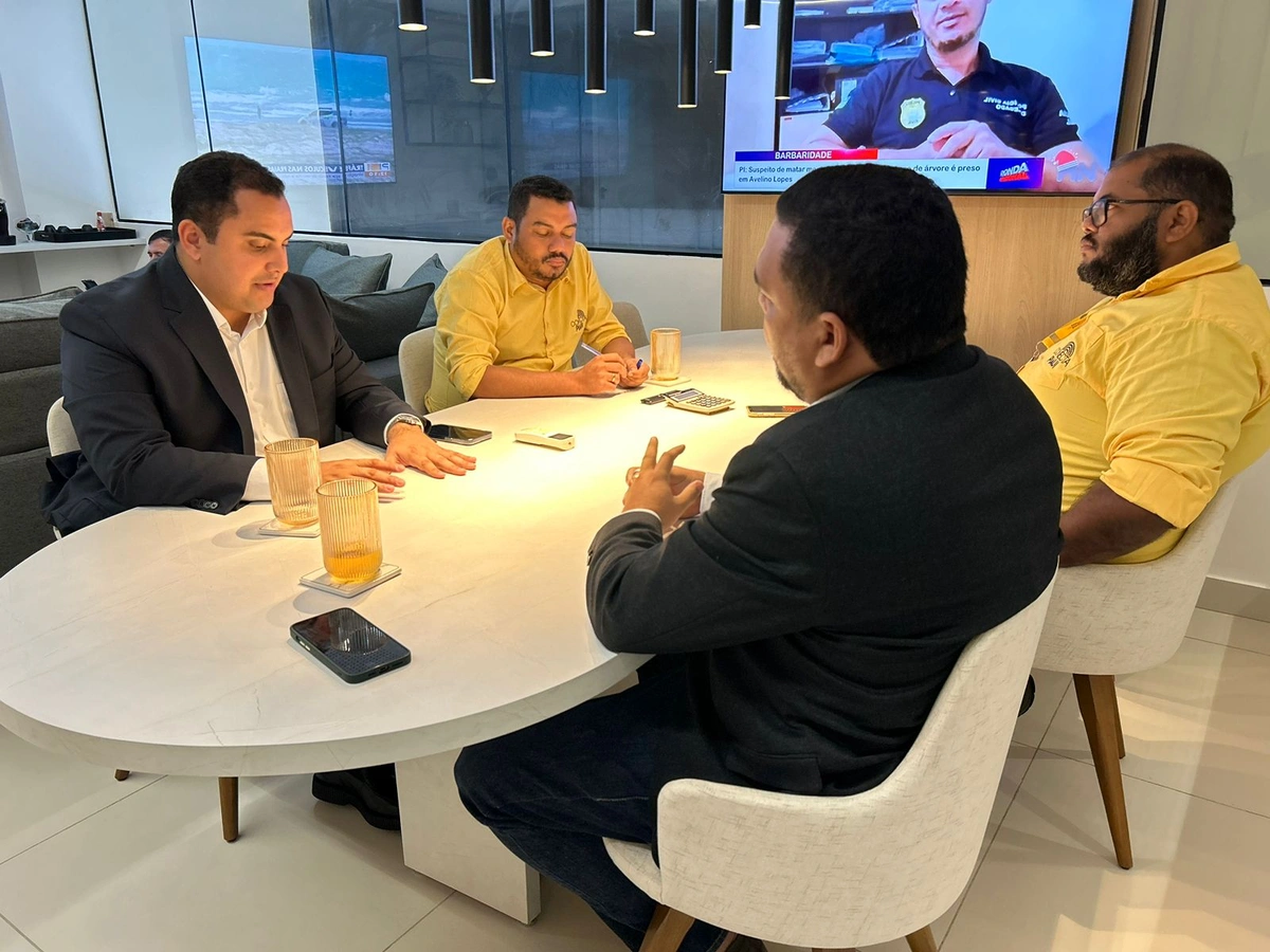 Deputado Georgiano Neto visita a sede do Conecta Piauí