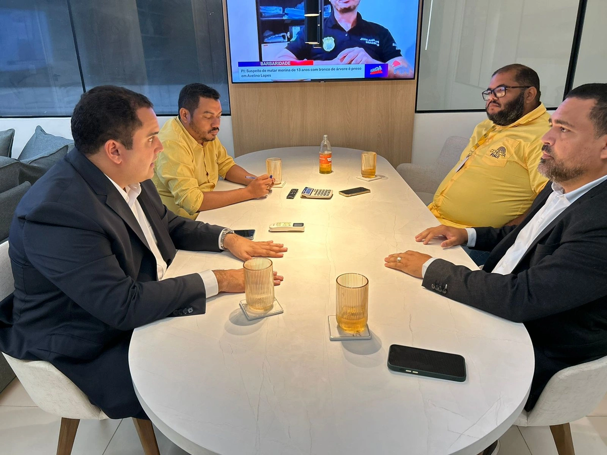Deputado Georgiano Neto visita a sede do Conecta Piauí