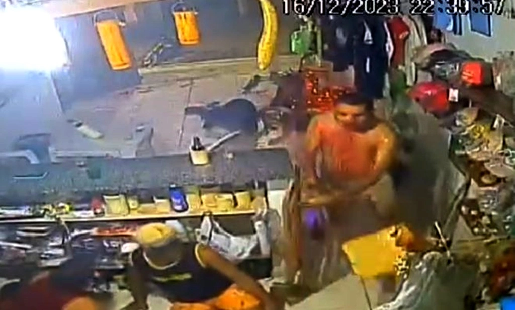 Dois homens são mortos e um fica ferido durante tiroteio em bar de Canto do Buriti