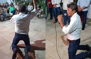 Ex-deputado Tererê faz discurso de joelhos para pagar promessa em Parnaíba (Foto: Reprodução)