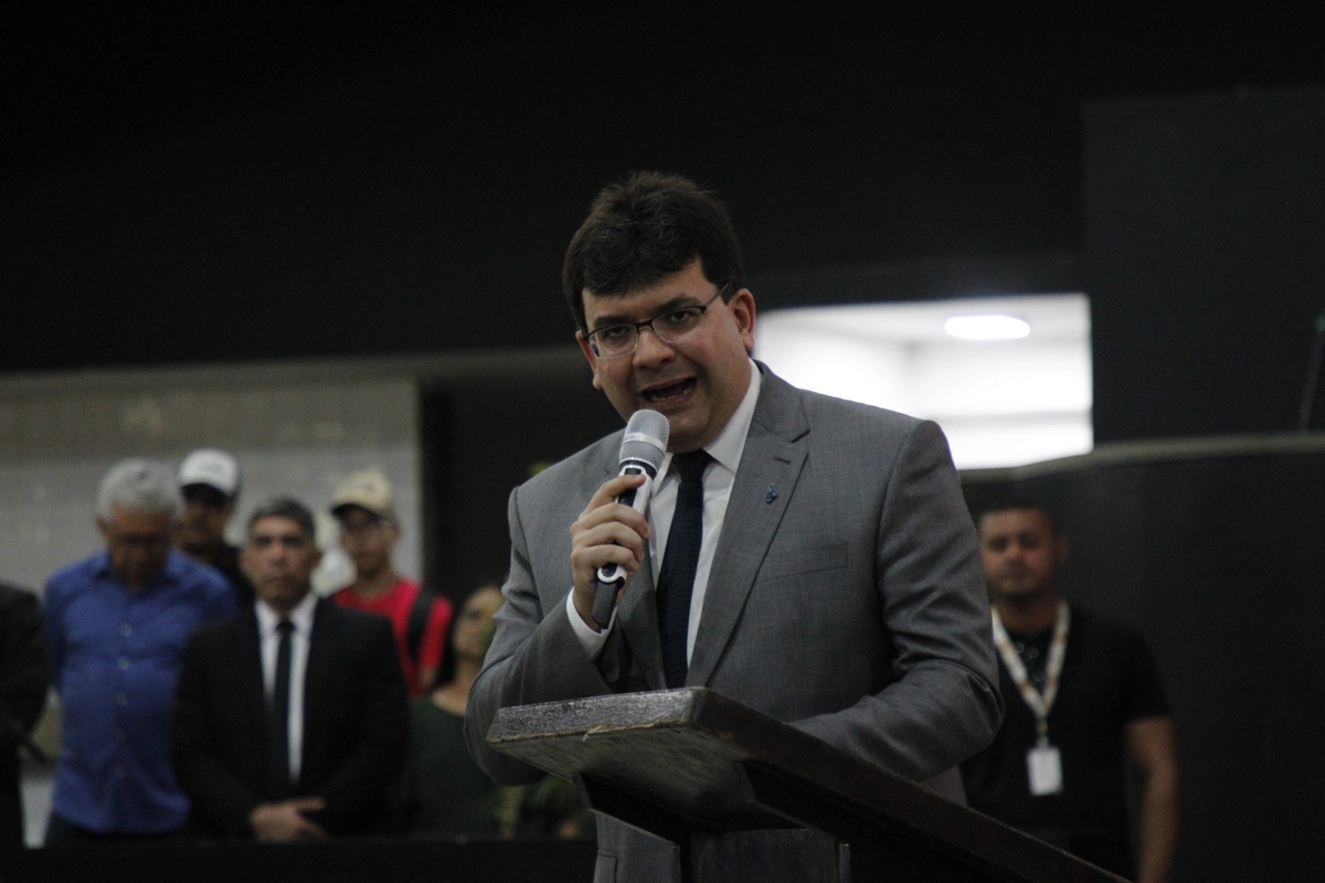 Governador entrega medalhas e R$ 450 mil para 41 famílias de produtores rurais