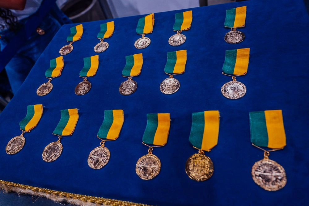 Governador entrega medalhas e R$ 450 mil para 41 famílias de produtores rurais
