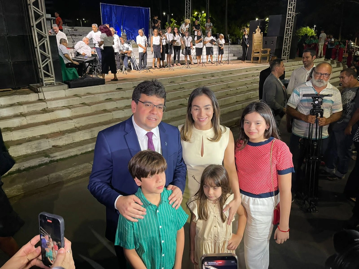 Governador Rafael Fonteles e a família