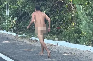 Homem surta e corre pelado em rua de Luís Correia (Foto: Reprodução)