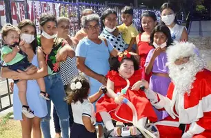 Laila Vitória e a família (Foto: Reprodução)