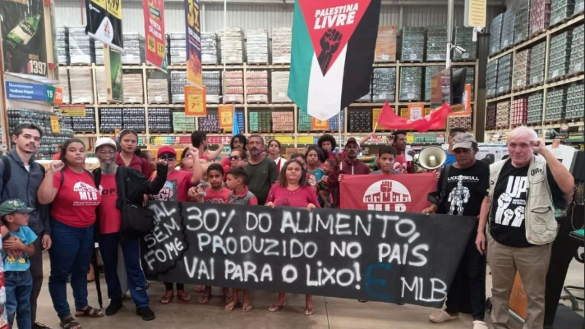 Manifestantes invadem Atacadão em Teresina e exigem cestas básicas