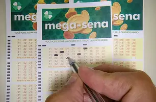 Mega-Sena realiza sorteio com prêmio estimado em R$ 30 milhões (Foto: Rafa Neddermeyer/Agência Brasil)