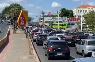 Motoristas de aplicativos realizam protesto e bloqueiam trânsito na Frei Serafim (Foto: Reprodução)