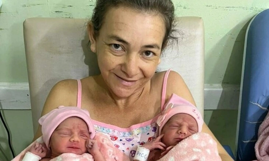 Piauiense de 42 anos diagnosticada com gestação extremamente rara dá à luz a gêmeas
