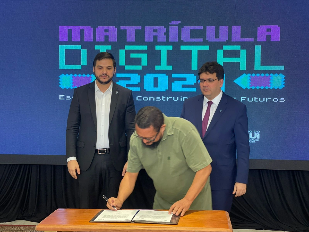 Rafael Fonteles e secretário da Educação lançam campanha de matrícula 100% digital