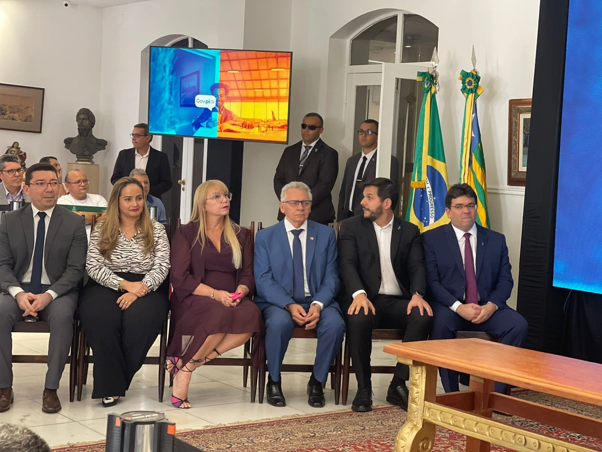 Rafael Fonteles e secretário da Educação lançam campanha de matrícula 100% digital